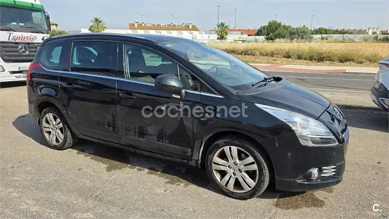 Usado Peugeot 5008 Sport 163 CV (119 kW) 2011 Negro Monovolumen