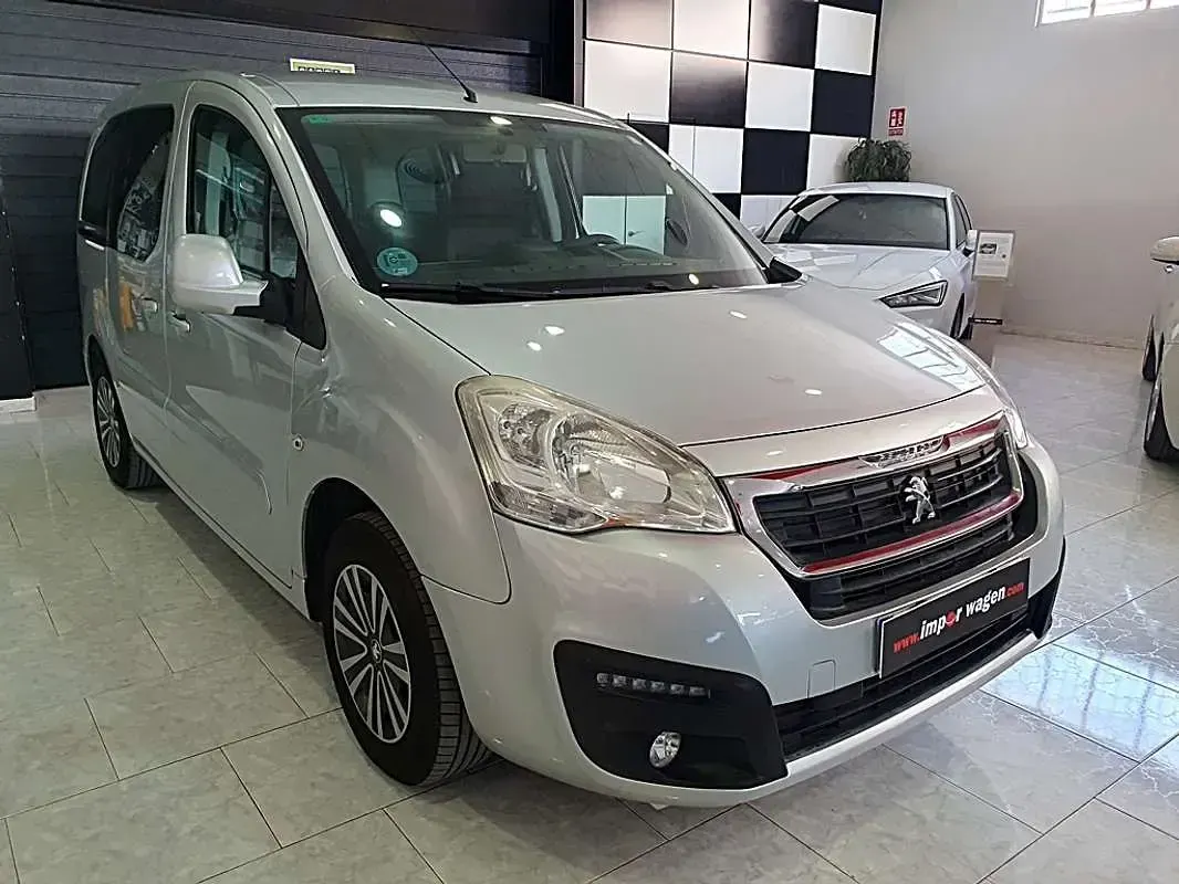 Usado Peugeot TePee Active 99 CV (72 kW) 2017 Plateado Van