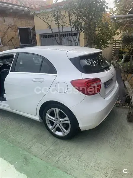 Usado Mercedes A180 Urban 109 CV (80 kW) 2014 Blanco Berlina