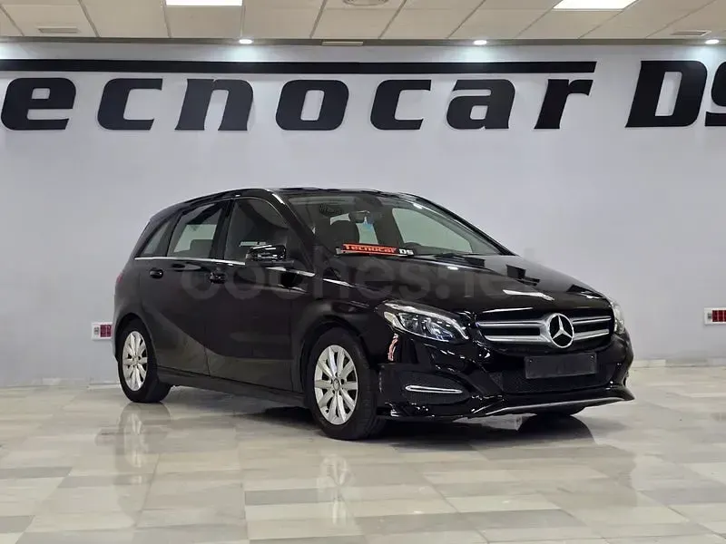 Usado Mercedes B180 109 CV (80 kW) 2017 Negro Utilitario