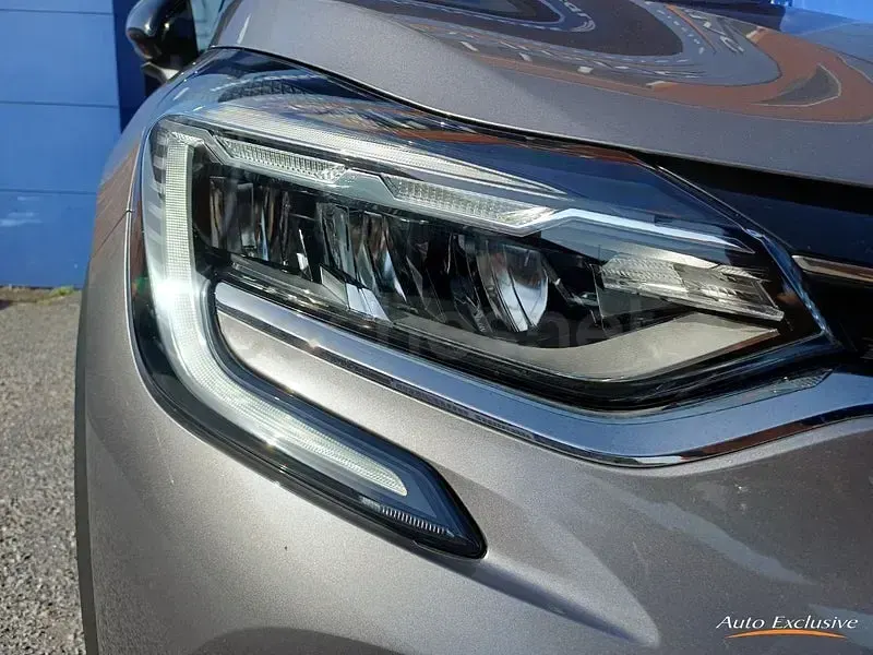 Usado Renault Captur Zen 90 CV (66 kW) 2021 Gris / plata SUV