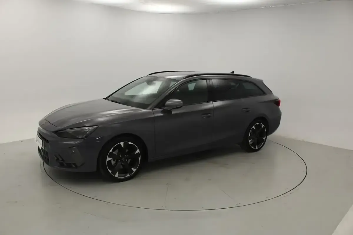 Usado Cupra Leon 150 CV (110 kW) 2025 Gris Familiar