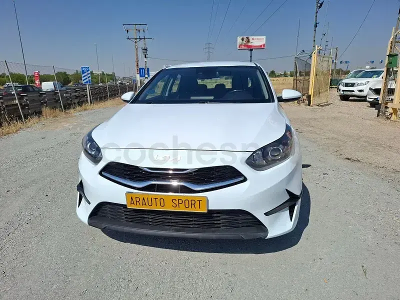 Usado Kia Ceed 136 CV (100 kW) 2022 Blanco Utilitario