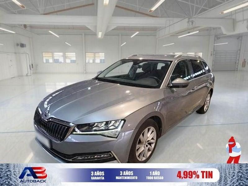Usado Skoda Superb Style 218 CV (160 kW) 2021 Gris / plata Familiar