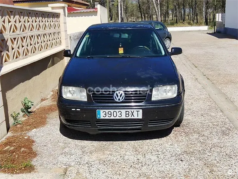 Usado VW Bora Highline 115 CV (84 kW) 2001 Negro Berlina