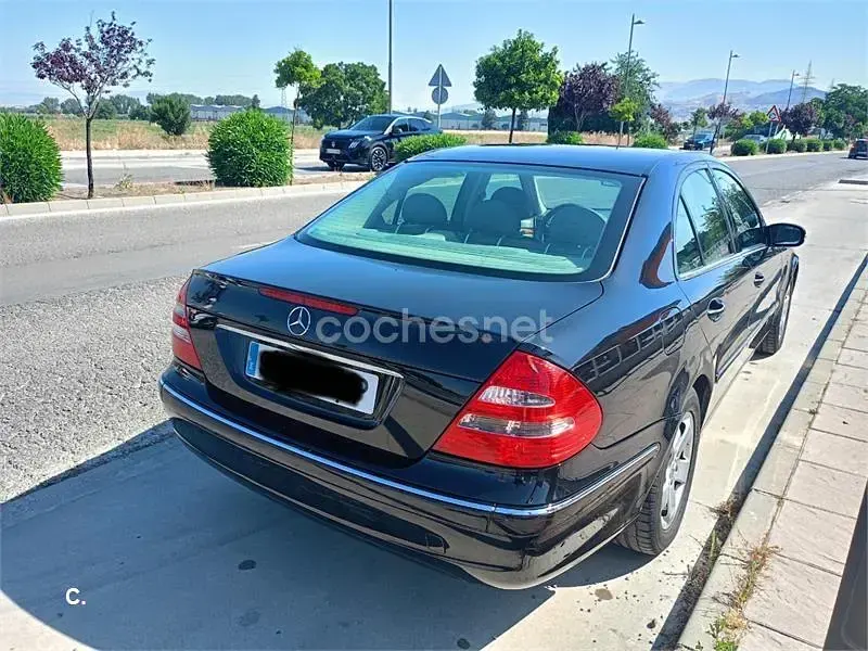 Usado Mercedes E200 Elegance 163 CV (119 kW) 2003 Negro Berlina