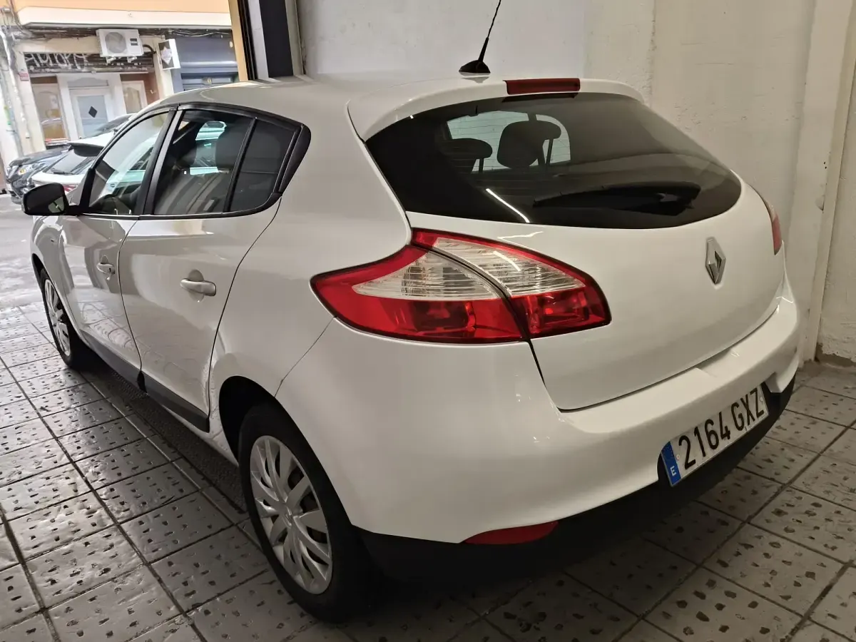 Usado Renault Mégane 110 CV (80 kW) 2010 Blanco