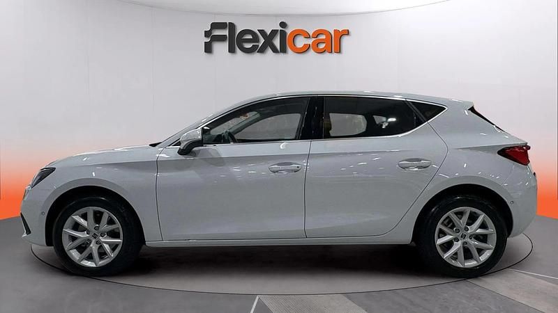 Usado Seat Leon Style 116 CV (85 kW) 2025 Blanco Familiar