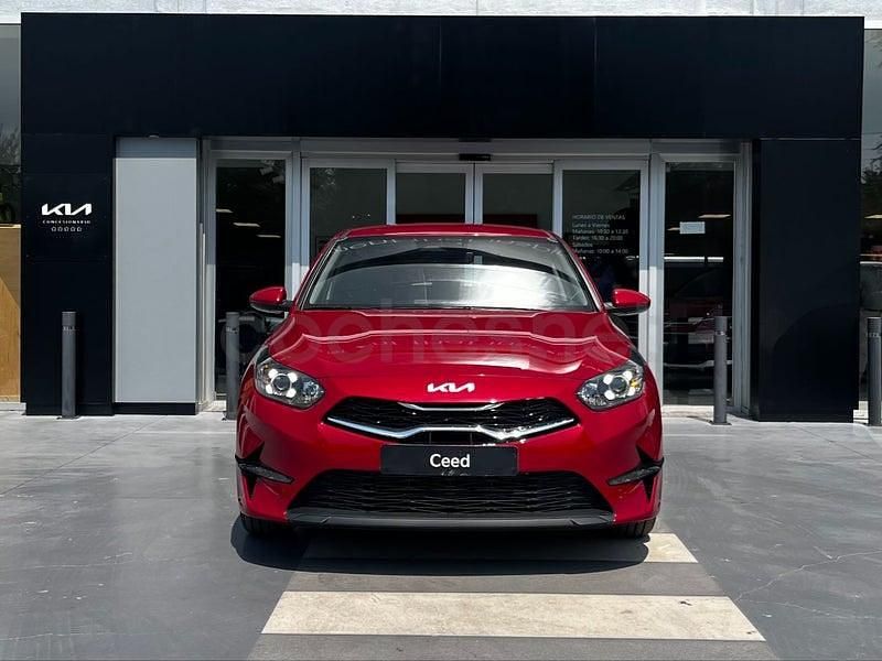 Usado Kia Ceed 100 CV (73 kW) 2025 Rojo Utilitario