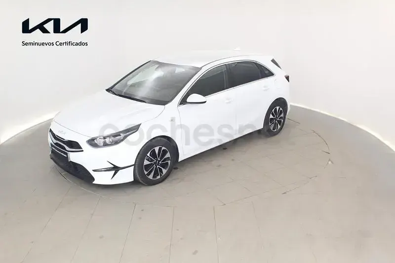 Usado Kia Ceed 100 CV (73 kW) 2025 Blanco Utilitario