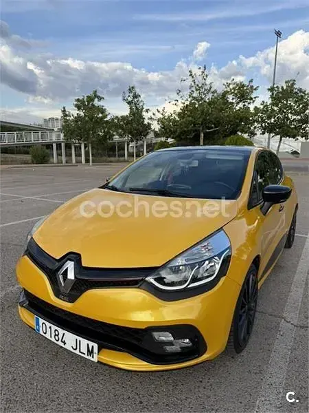Usado Renault Clio IV 200 CV (147 kW) 2013 Amarillo Berlina