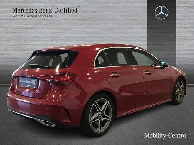 Usado Mercedes A180 AMG line 136 CV (100 kW) 2023 Patagonia red  metallic paint