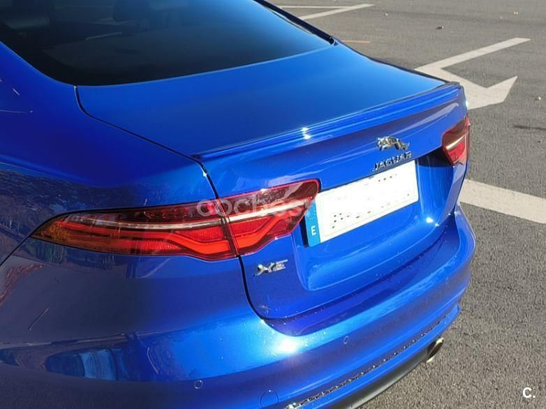 Usado Jaguar XE R-Dynamic 250 CV (183 kW) 2019 Azul Berlina