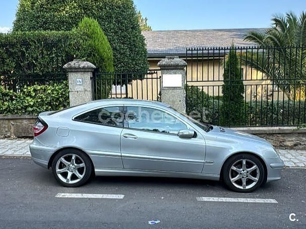 Gris / plata Usado 2006 Mercedes C180 Sport Edition Berlina | 7500 € (Precio justo) - Imagen 1/4