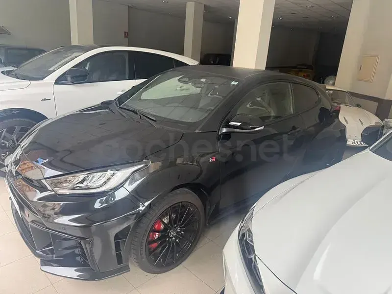 Usado Toyota Yaris 280 CV (205 kW) 2025 Negro Utilitario