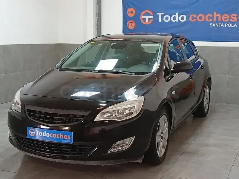 Usado Opel Astra Cosmo 110 CV (80 kW) 2011 Negro Berlina
