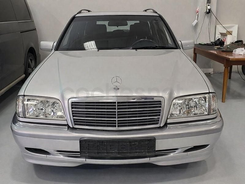 Usado Mercedes C180 Elegance 129 CV (94 kW) 2001 Gris / plata Familiar
