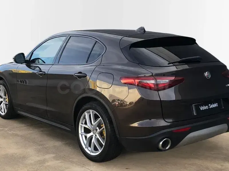 Usado Alfa Romeo Stelvio 190 CV (139 kW) 2020 Beige SUV