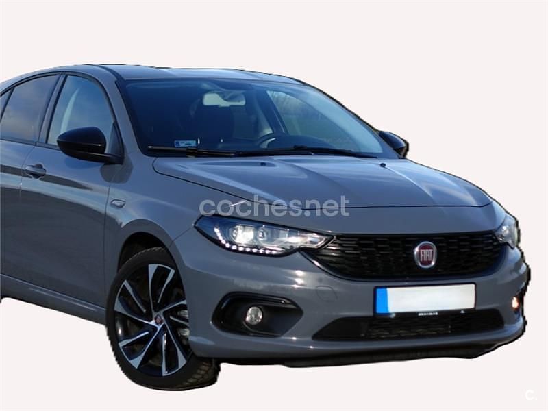 Usado Fiat Tipo 120 CV (88 kW) 2018 Gris / plata Berlina