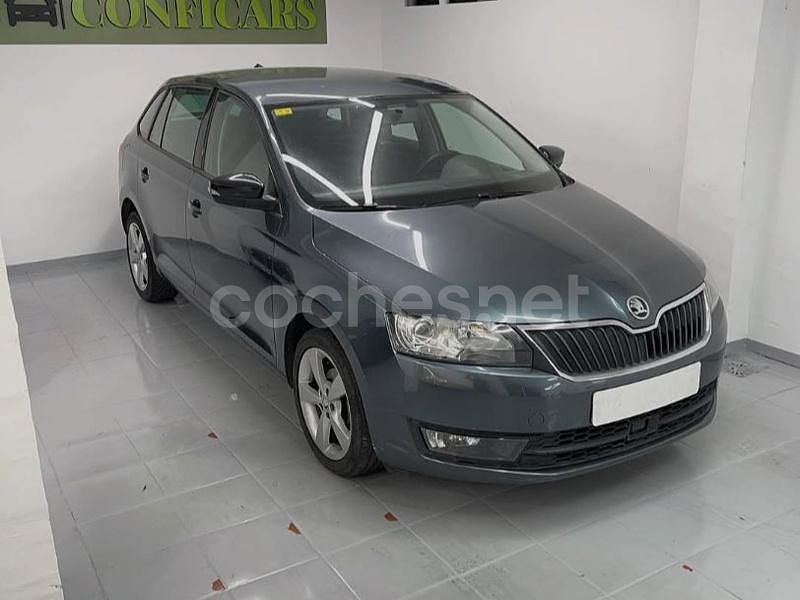 Usado Skoda Rapid Style 90 CV (66 kW) 2017 Gris / plata Berlina