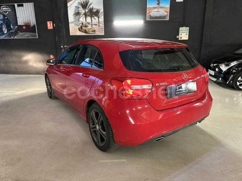 Usado Mercedes A200 Urban 136 CV (100 kW) 2016 Rojo Berlina