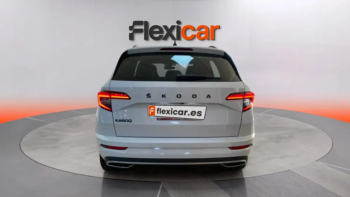 Usado Skoda Karoq Style 150 CV (110 kW) 2021 Blanco SUV