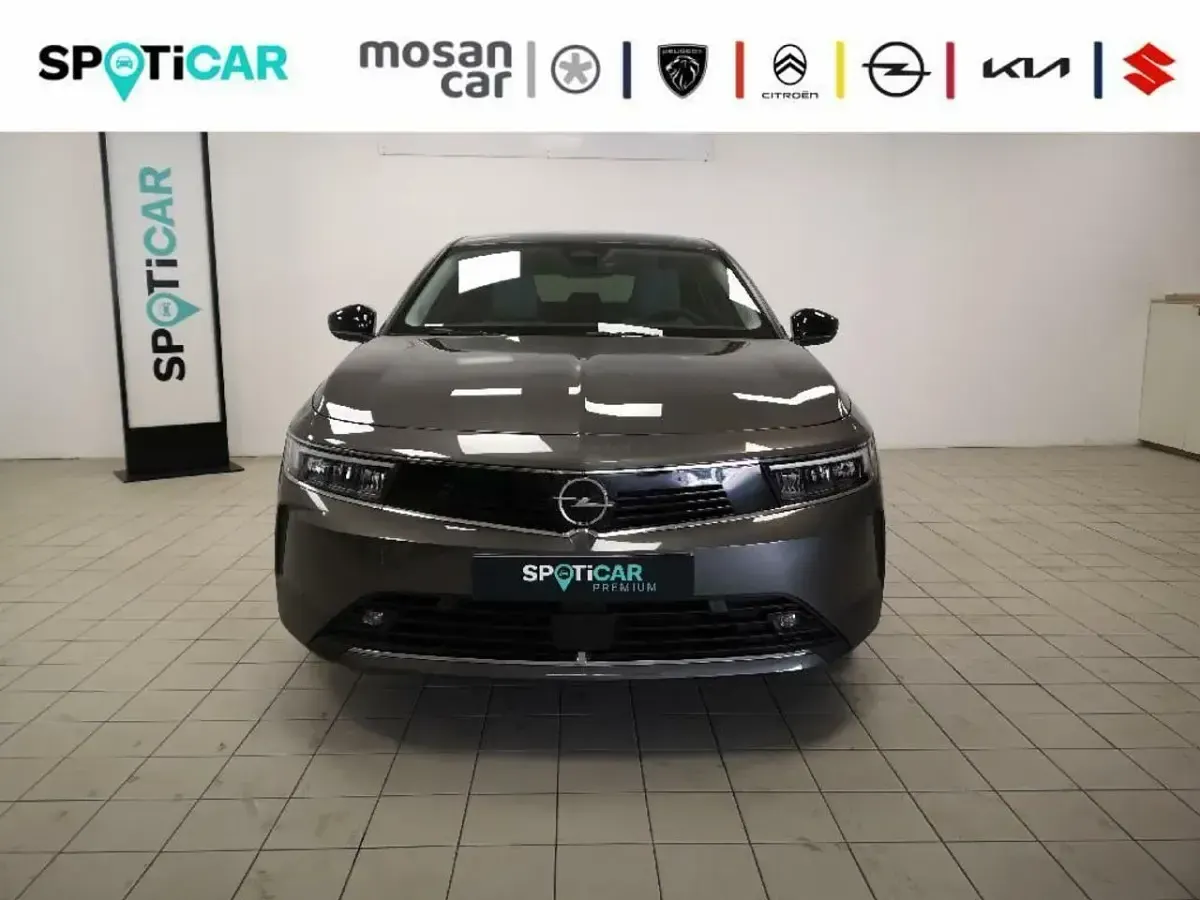 Usado Opel Astra Elegance 131 CV (96 kW) 2023 Gris vulkan Utilitario
