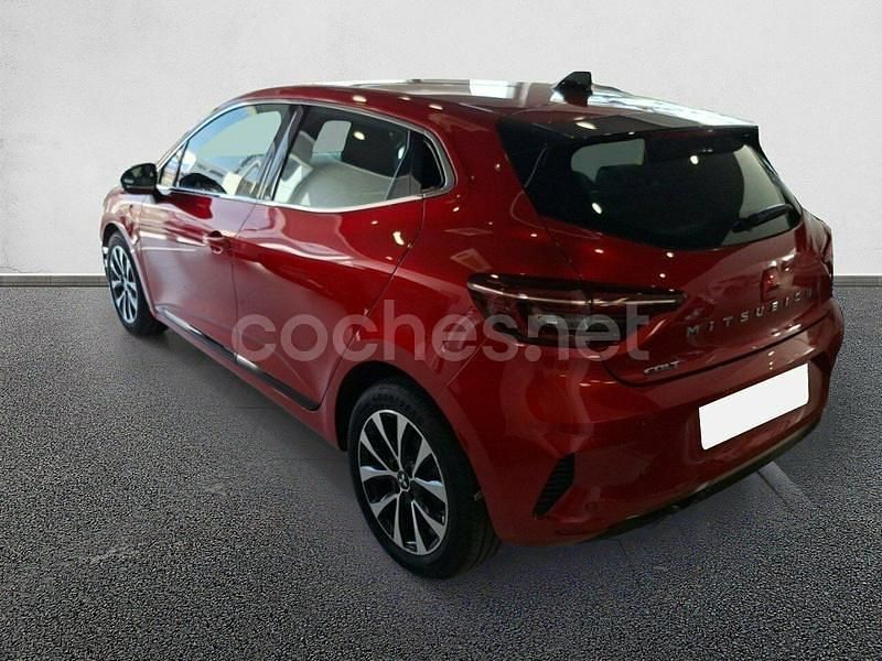 Usado Mitsubishi Colt Motion 90 CV (66 kW) 2025 Rojo Utilitario