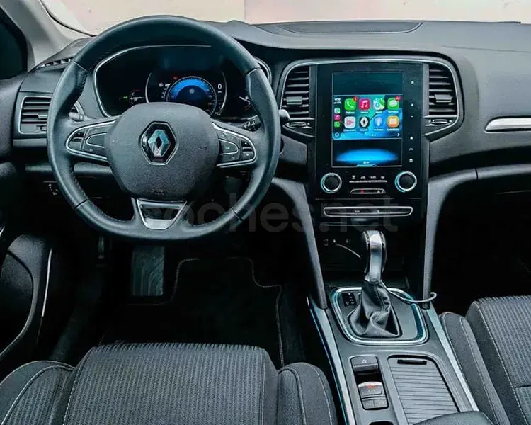 Usado Renault Mégane IV Zen 130 CV (95 kW) 2018 Rojo Berlina