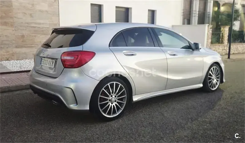 Usado Mercedes A220 AMG line 170 CV (125 kW) 2015 Gris / plata Utilitario