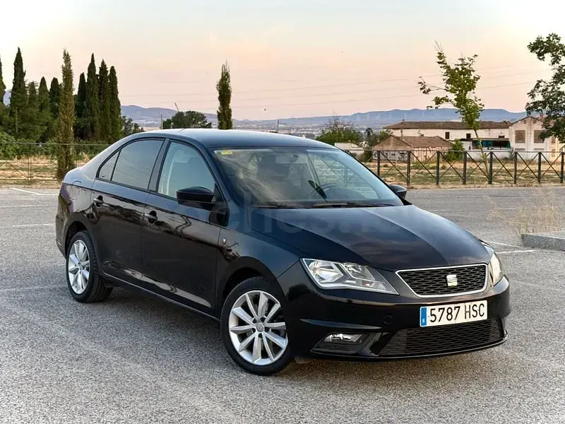 Usado Seat Toledo Reference 105 CV (77 kW) 2013 Negro Utilitario