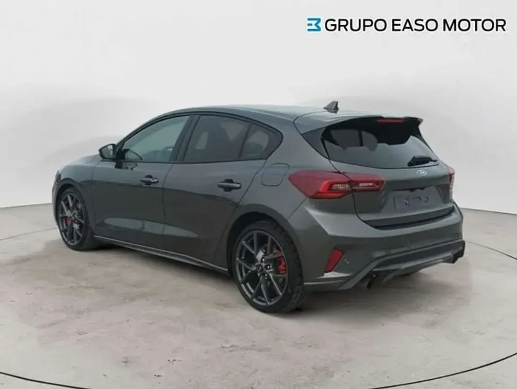 Usado Ford Focus ST 280 CV (205 kW) 2025 Gris Utilitario
