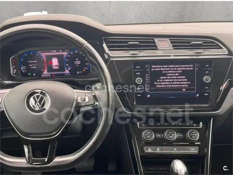 Usado VW Touran Advance 150 CV (110 kW) 2021 Negro Monovolumen