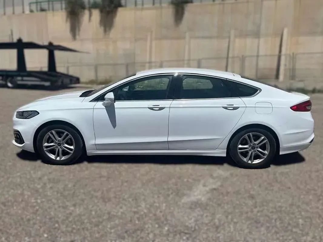 Usado Ford Mondeo Titanium 167 CV (122 kW) 2019 Negro Berlina