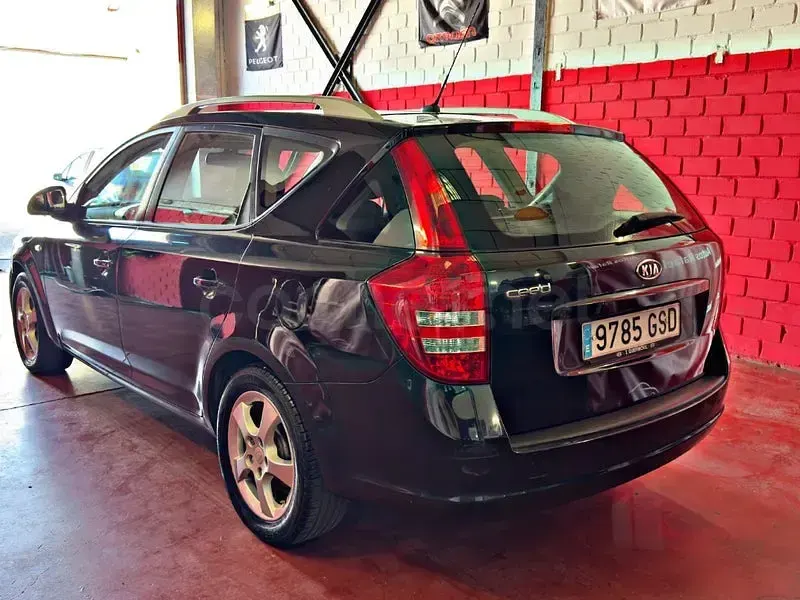 Usado Kia Ceed Active 115 CV (84 kW) 2009 Negro Utilitario