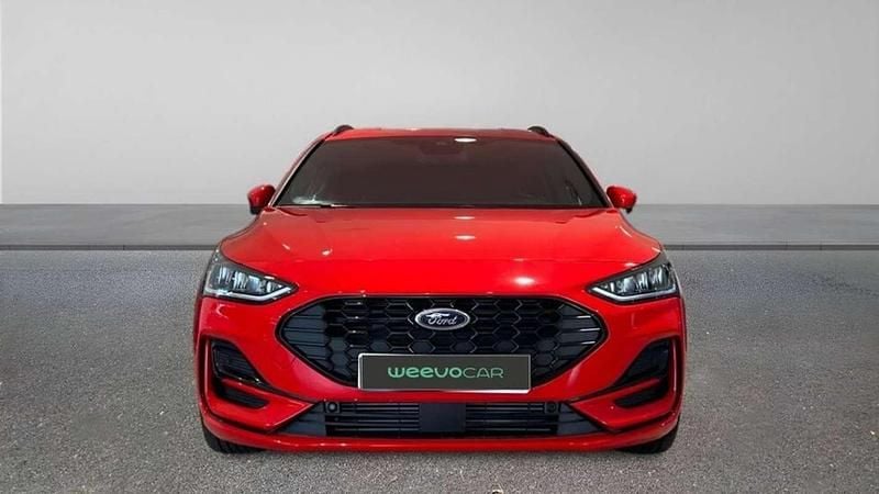 Usado Ford Focus ST-Line 126 CV (92 kW) 2024 Rojo Familiar
