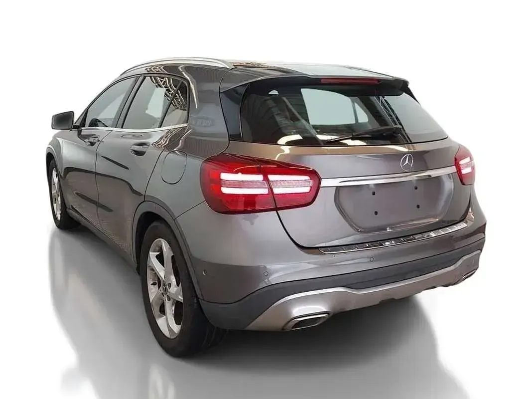 Usado Mercedes GLA200 156 CV (114 kW) 2019 Gris SUV