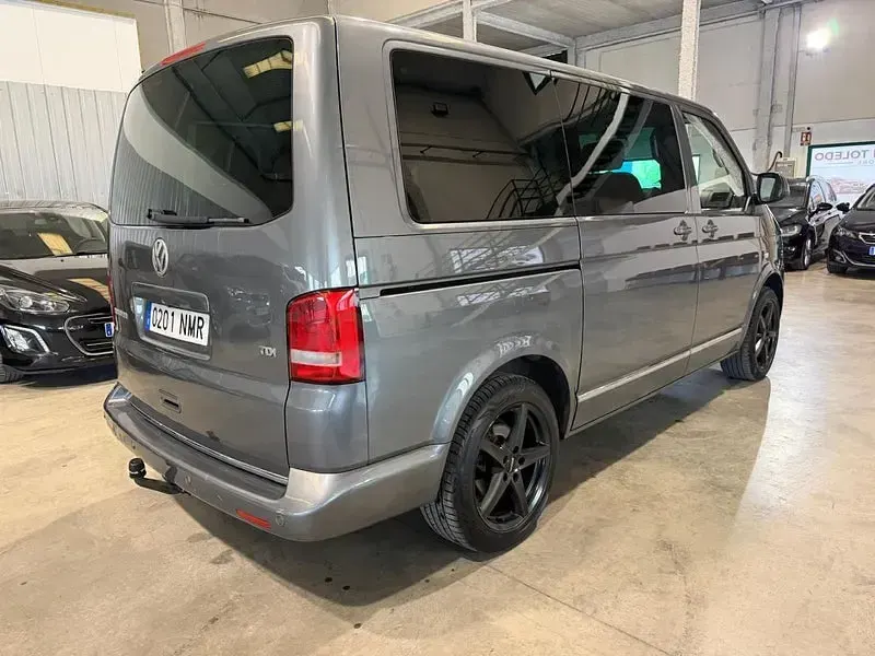 Usado VW Multivan Highline 180 CV (132 kW) 2010 Gris / plata Monovolumen