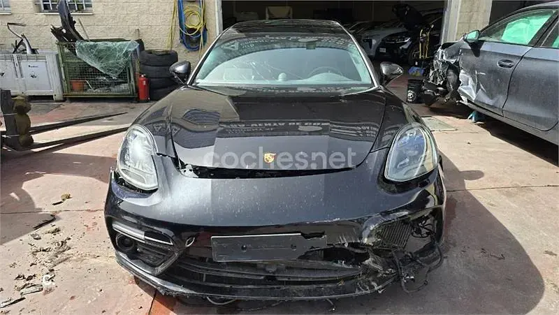 Usado Porsche Panamera Sport Turismo 680 CV (500 kW) 2018 Negro Familiar