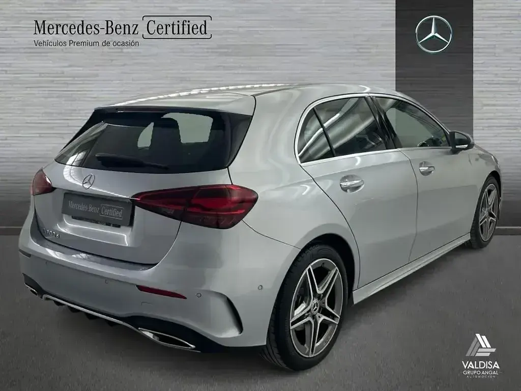 Usado Mercedes A200 AMG line 150 CV (110 kW) 2025 Gris / plateado Berlina