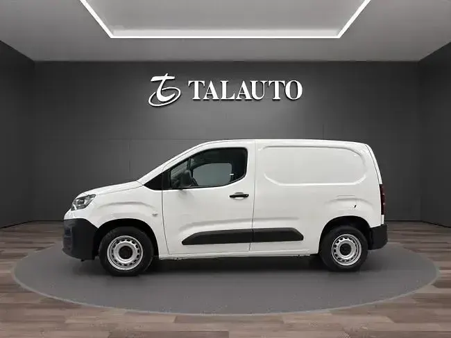 Usado Citroën Berlingo Live 102 CV (75 kW) 2021 Blanco Monovolumen