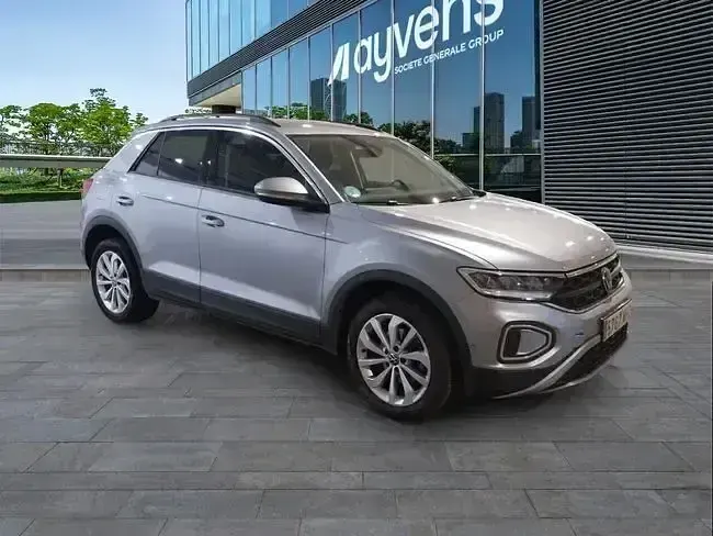 Usado VW T-Roc Life 116 CV (85 kW) 2023 Plateado SUV