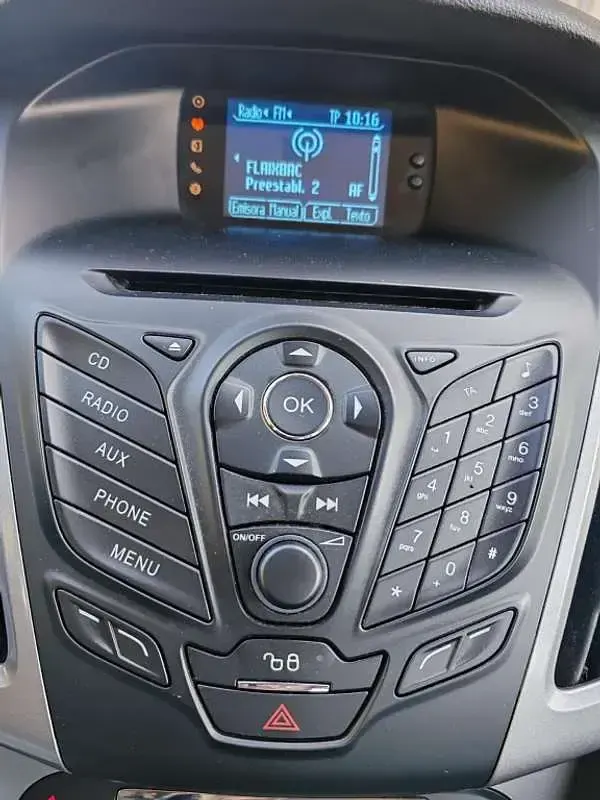Usado Ford Focus Titanium 115 CV (84 kW) 2013 Gris / plata Berlina