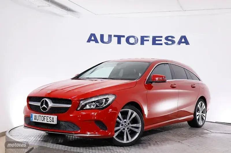 Usado Mercedes CLA200 Shooting Brake Urban 136 CV (100 kW) 2018 Rojo Familiar