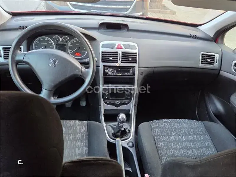 Usado Peugeot 307 110 CV (80 kW) 2003 Granate Berlina