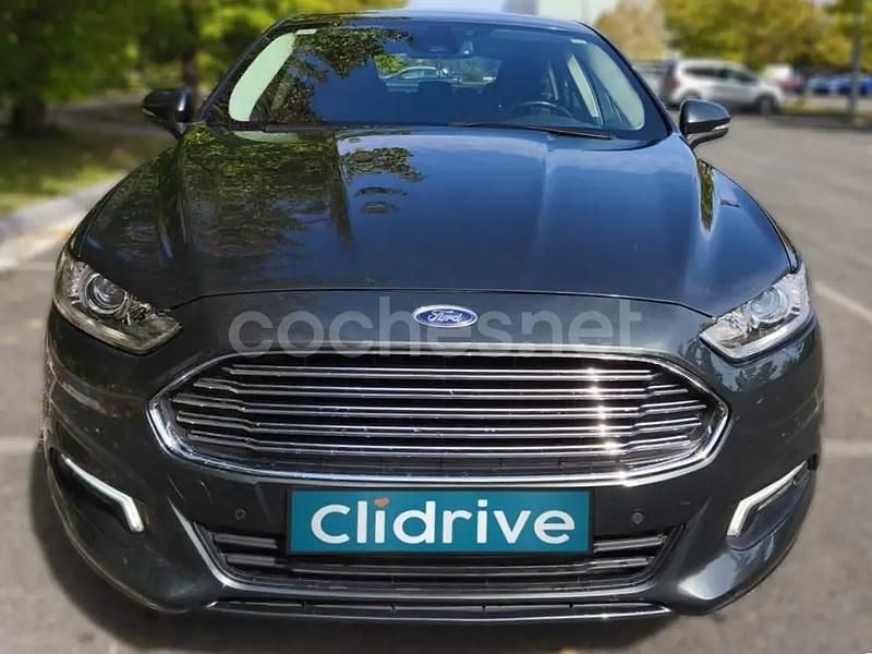 Usado Ford Mondeo Titanium 180 CV (132 kW) 2018 Gris / plata Berlina