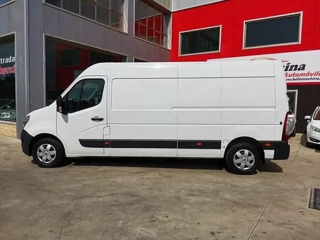 Usado Nissan Interstar 136 HP (100 kW) 2023 Branco Van