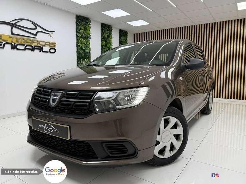 Usado Dacia Sandero Base 75 CV (55 kW) 2017 Marrón Utilitario