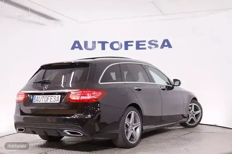 Usado Mercedes C220 AMG line 170 CV (125 kW) 2018 Negro Familiar