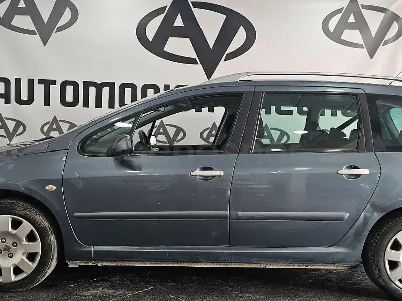 Usado Peugeot 307 110 CV (80 kW) 2007 Gris / plata Familiar